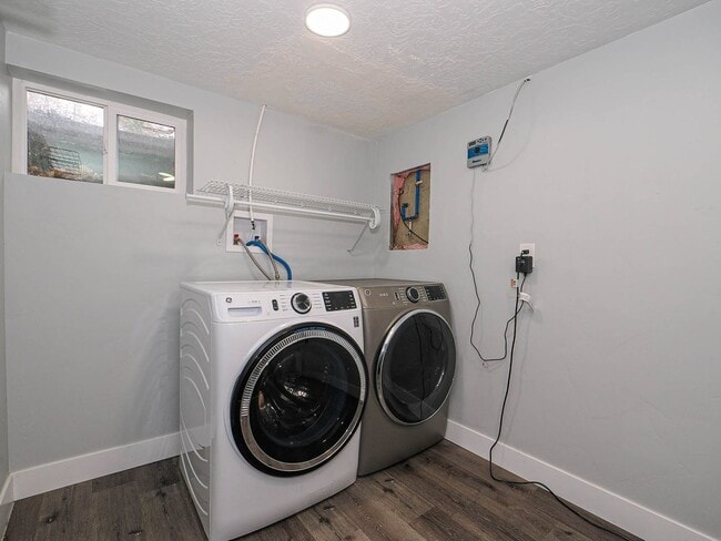 4457 W Walter Way in West Valley City, UT - Building Photo - Building Photo