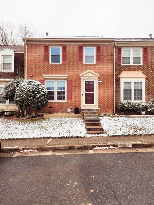 7415 Fountain Head Dr in Annandale, VA - Building Photo