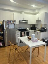 5491 Av. Victoria in Montréal, QC - Building Photo