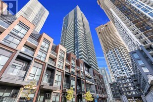 4130 Parkside Village Dr in Mississauga, ON - Building Photo