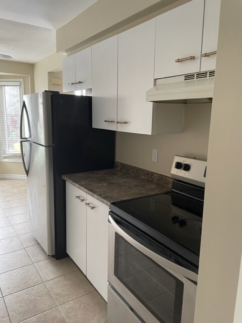 219 Kingswood Dr in Kitchener, ON - Building Photo - Building Photo