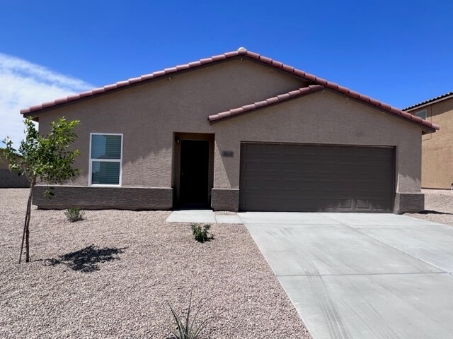 5545 S Havasu Creek Rd in Mohave Valley, AZ - Foto de edificio