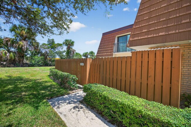 2814 28th Ct in Jupiter, FL - Building Photo - Building Photo