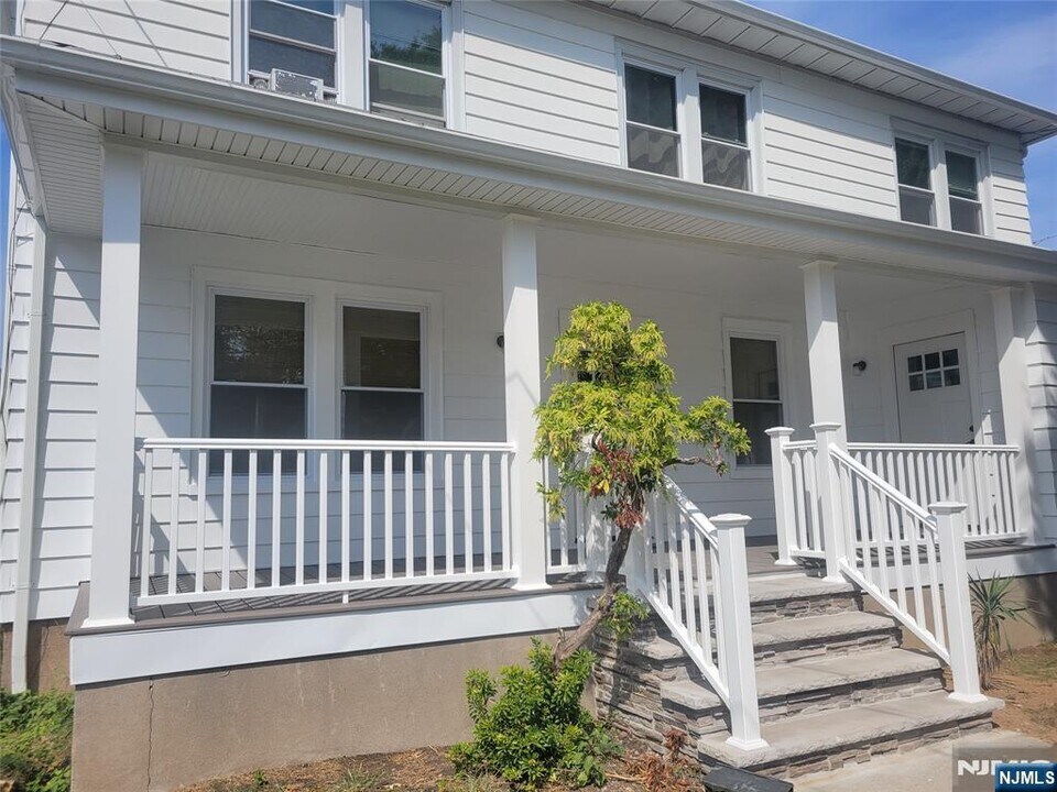 12-01 Morlot Ave in Fair Lawn, NJ - Building Photo