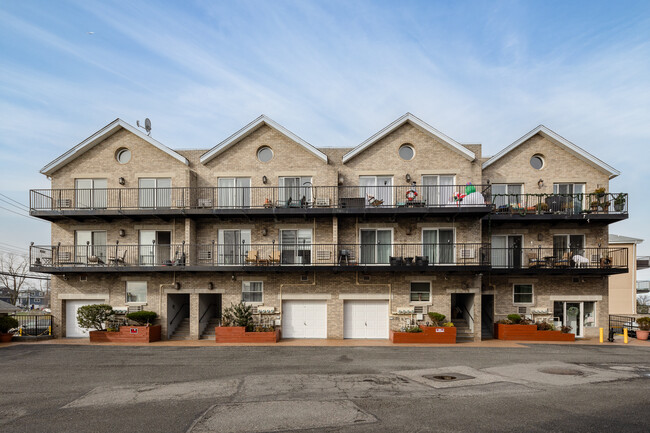 Pennyfield Estates in Bronx, NY - Building Photo - Building Photo