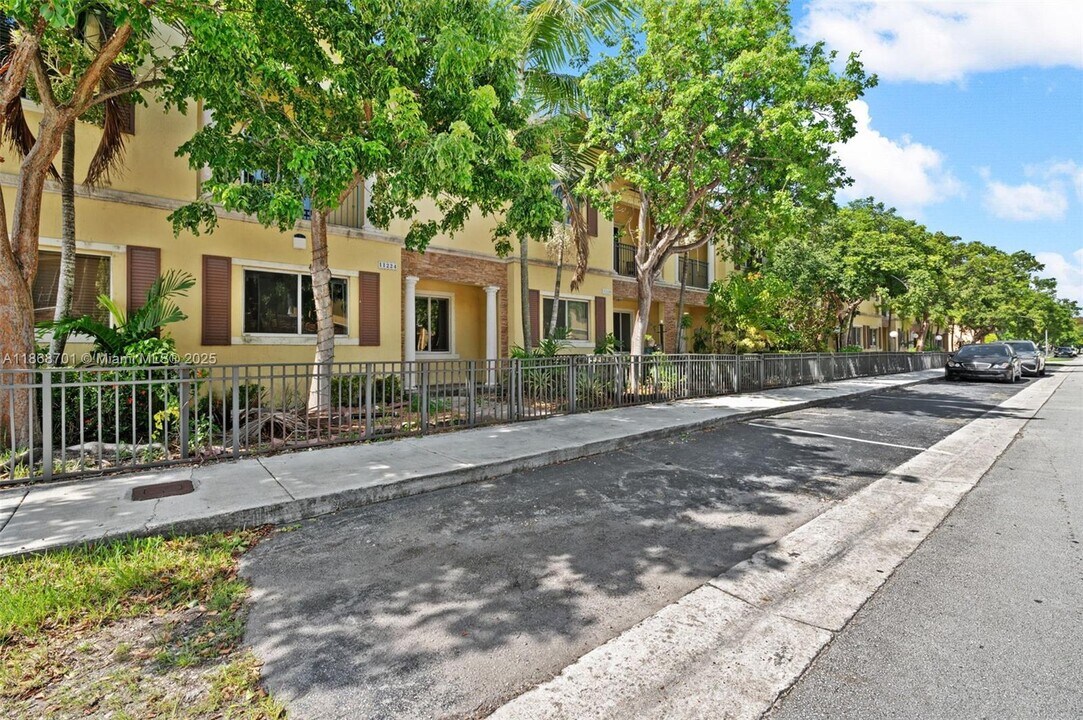 11224 SW 230th Terrace in Miami, FL - Building Photo