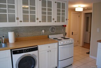 35 Oakland Ave in Warwick, NY - Building Photo - Building Photo