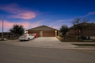 153 Joanne Lp in Buda, TX - Building Photo - Building Photo