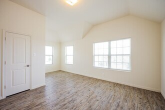 4911 War Horse Dr in San Antonio, TX - Building Photo - Building Photo