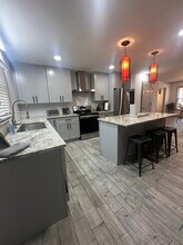 5460 Scofield Rd in College Park, GA - Foto de edificio - Building Photo