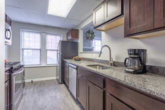 Maycourt Apartments in Cleveland Heights, OH - Building Photo - Interior Photo