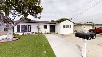 5137 Tipton St in San Diego, CA - Building Photo