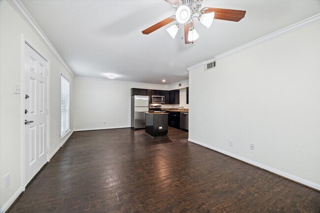 300 Pecore St in Houston, TX - Building Photo - Building Photo