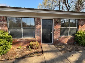 112 W 15th St in Russellville, AR - Building Photo