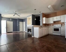 129 Pinter Ct in Virginia Beach, VA - Foto de edificio - Building Photo