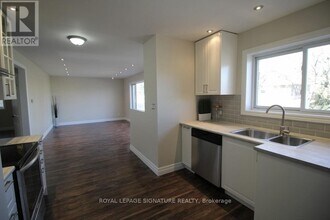 18 Independence Dr in Toronto, ON - Building Photo - Building Photo