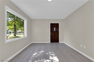 1152 Elmwood Rd in Mayfield Heights, OH - Building Photo - Building Photo