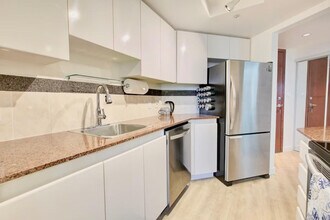 1052 Burrard St in Vancouver, BC - Building Photo - Building Photo