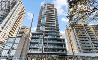 1486 Bathurst St in Toronto, ON - Building Photo