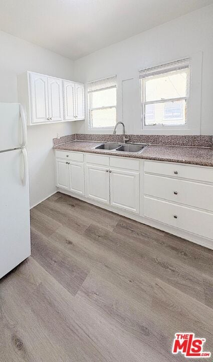 property at 433 W 4th St