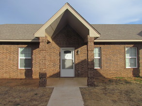 109 W C Ave in Cache, OK - Building Photo - Building Photo