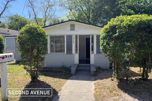 property at 1516 W 31st St