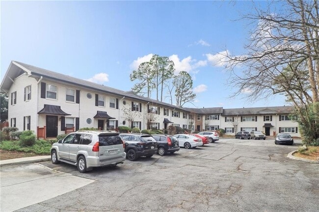 2477 N Decatur Rd, Unit B4 in Decatur, GA - Foto de edificio - Building Photo