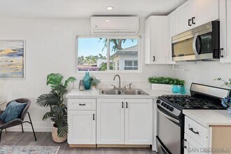 6474 University Ave in San Diego, CA - Building Photo - Building Photo