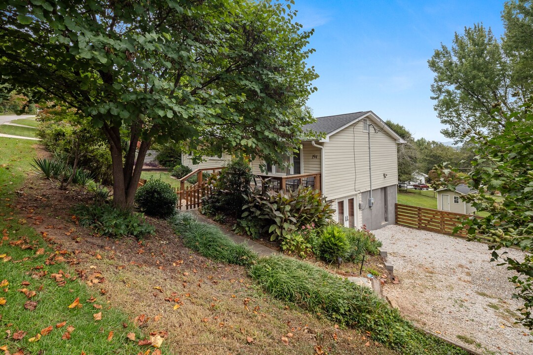 194 Stradley Mountain Rd in Asheville, NC - Building Photo