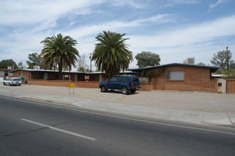 Palm Apartments in Tucson, AZ - Building Photo - Building Photo