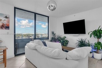1330 West Ave in Miami Beach, FL - Building Photo - Building Photo