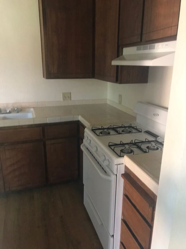 888 Greenfield Ave in Hanford, CA - Building Photo - Building Photo