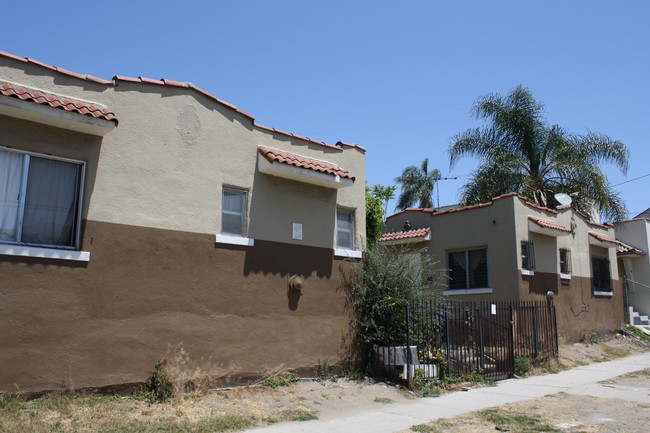 4167 Oakwood Ave in Los Angeles, CA - Foto de edificio - Building Photo