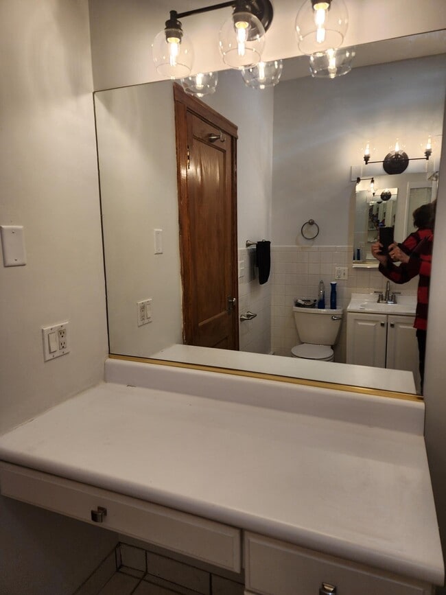 823 N Hoyne Ave, Unit Apartment 2 in Chicago, IL - Building Photo - Building Photo