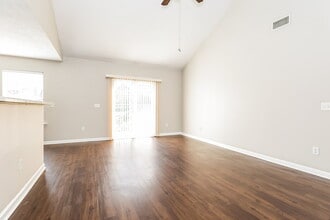 127 Berele Shepsele Ln in La Vergne, TN - Building Photo - Building Photo