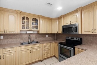 2090 SW 122nd Ave in Miami, FL - Building Photo - Building Photo