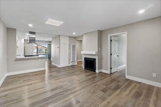 Ocean Breeze Terrace in Huntington Beach, CA - Foto de edificio - Building Photo