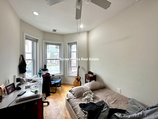 10 Moreland St, Unit 2