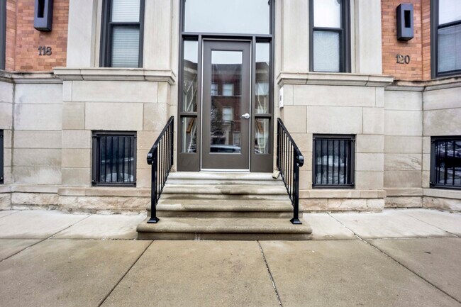 120 E 57th St in Chicago, IL - Building Photo - Building Photo