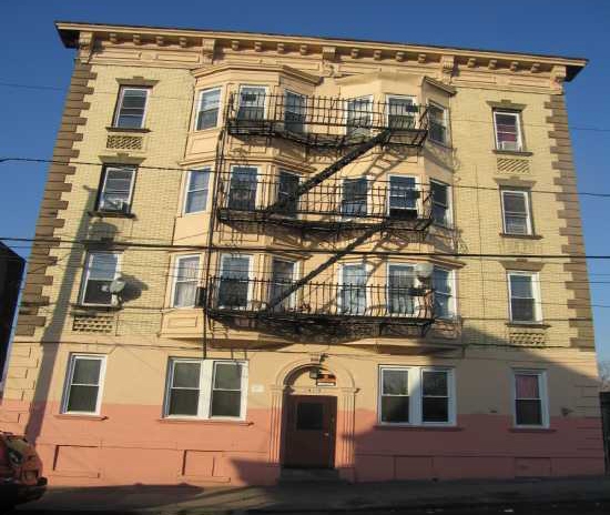 141-143 Governor St in Paterson, NJ - Foto de edificio