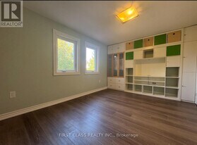 11 Markville Rd in Markham, ON - Building Photo