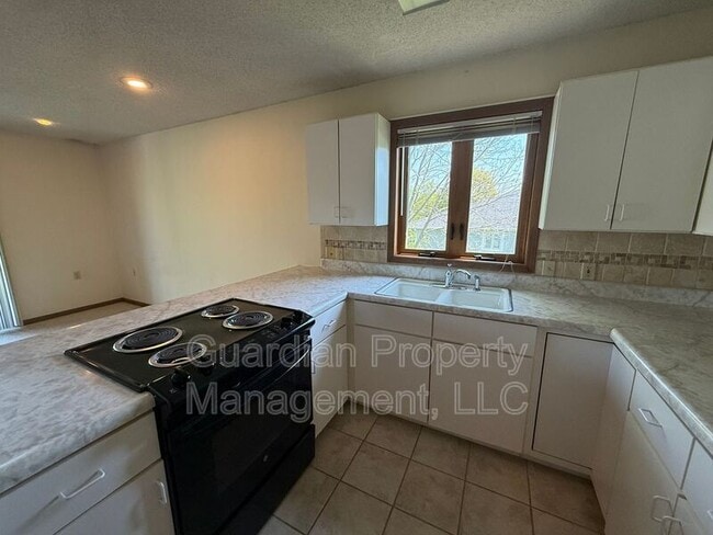 property at 1633 N Country Club Rd