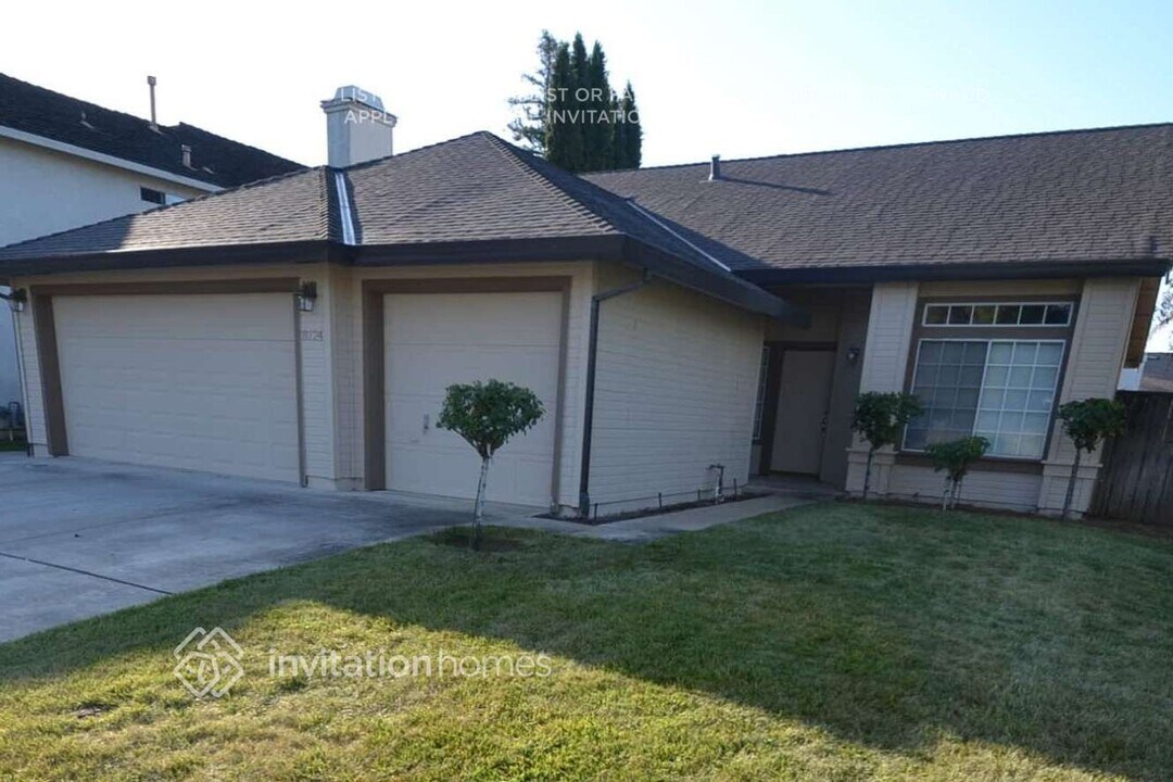 8724 Kentshire Way, Unit 4004 in Sacramento, CA - Building Photo