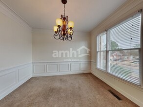 404 Jessica Ln in Woodstock, GA - Foto de edificio - Building Photo