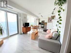 120 Varna Dr in Toronto, ON - Building Photo - Building Photo