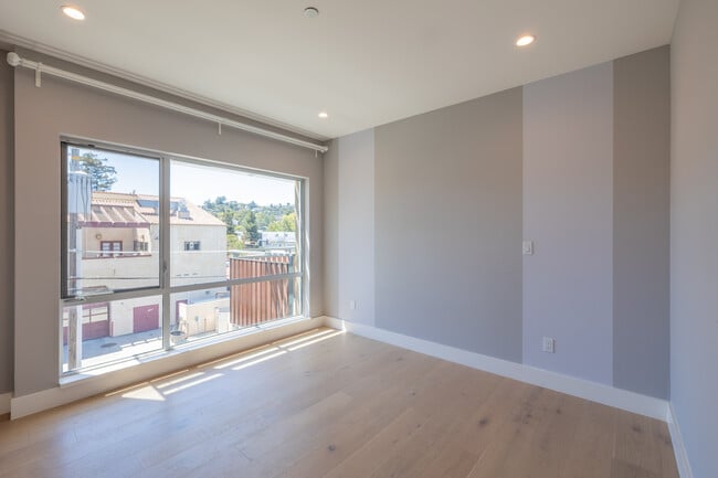 520 El Camino Real in San Carlos, CA - Building Photo - Interior Photo