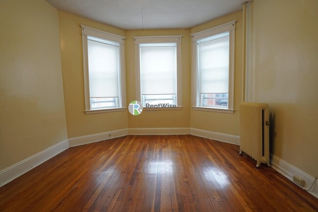 64 Woodstock Ave, Unit 7 in Boston, MA - Foto de edificio - Building Photo