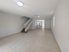 2143 Hacienda Ter in Weston, FL - Building Photo - Building Photo