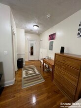 382 Riverway, Unit 1 in Boston, MA - Building Photo - Building Photo