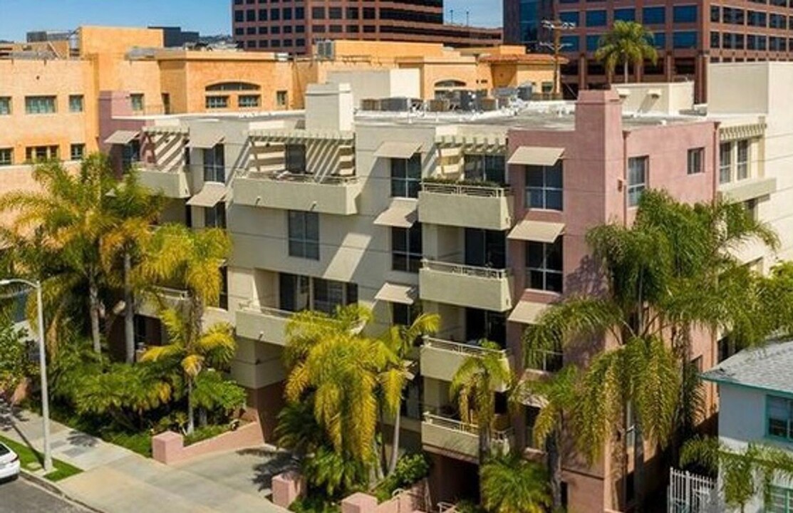 1222 S Westgate Ave in Los Angeles, CA - Foto de edificio